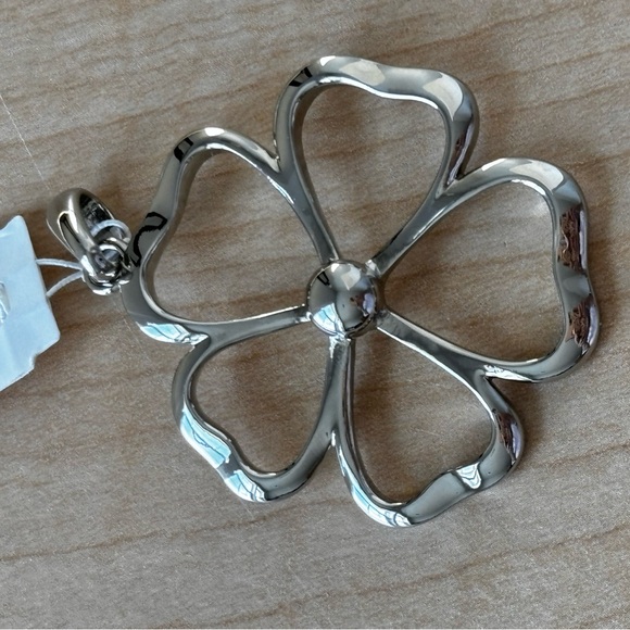 Lia Sophia flower pendant/ Brand NEW with tags in box - Picture 3 of 8